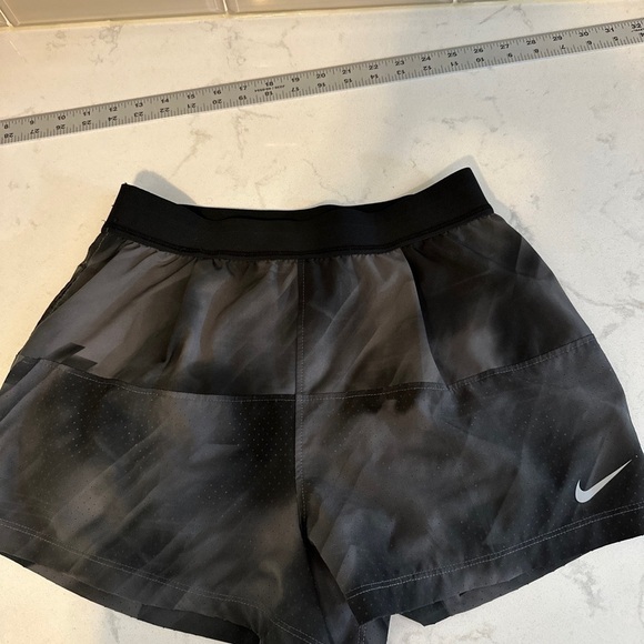 Nike Womens 2 in 1 Woven Tennis Shorts - Base Grey color size Medium - Picture 2 of 10